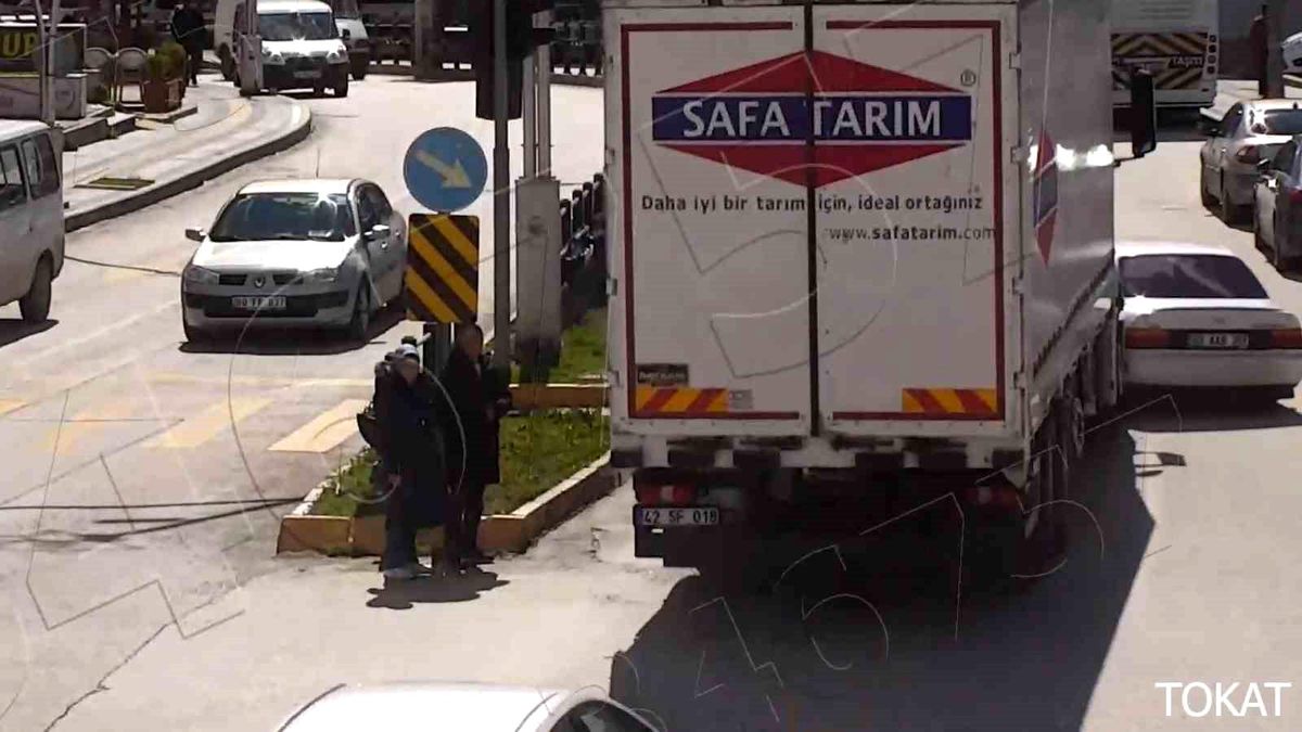 Emniyet Müdürlüğü KGYS Kameralarıyla Kaydedilen Trafik Kazaları Paylaşıldı