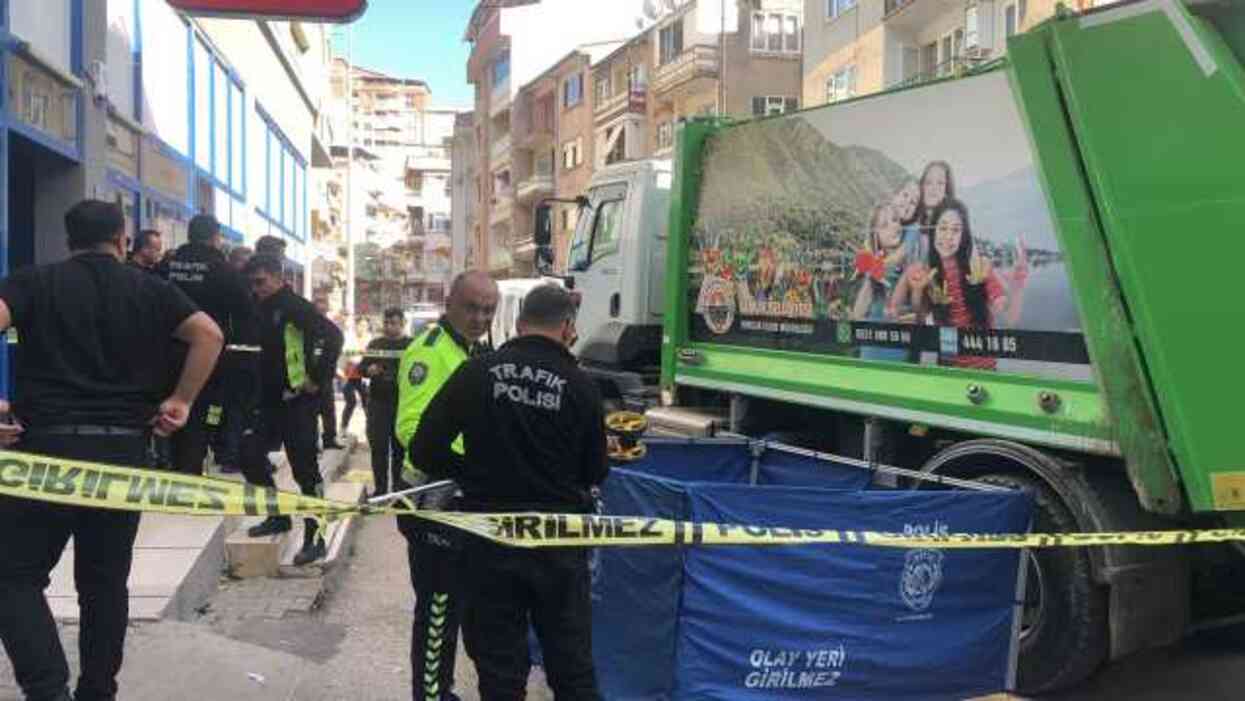 Bursa'da yaşlı kadın kamyon altında kalarak hayatını kaybetti