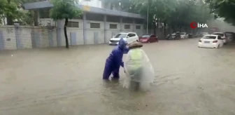 Çin'de şiddetli yağışlar etkisini sürdürüyor: Zhongshan'da kırmızı alarm