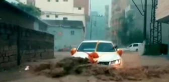 Şırnak'ın Cizre ilçesinde sağanak yağış sel felaketine yol açtı