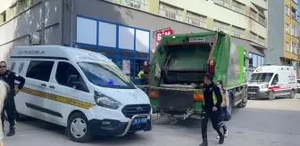 Çöp arabası çarpması sonucu yaşlı kadın hayatını kaybetti
