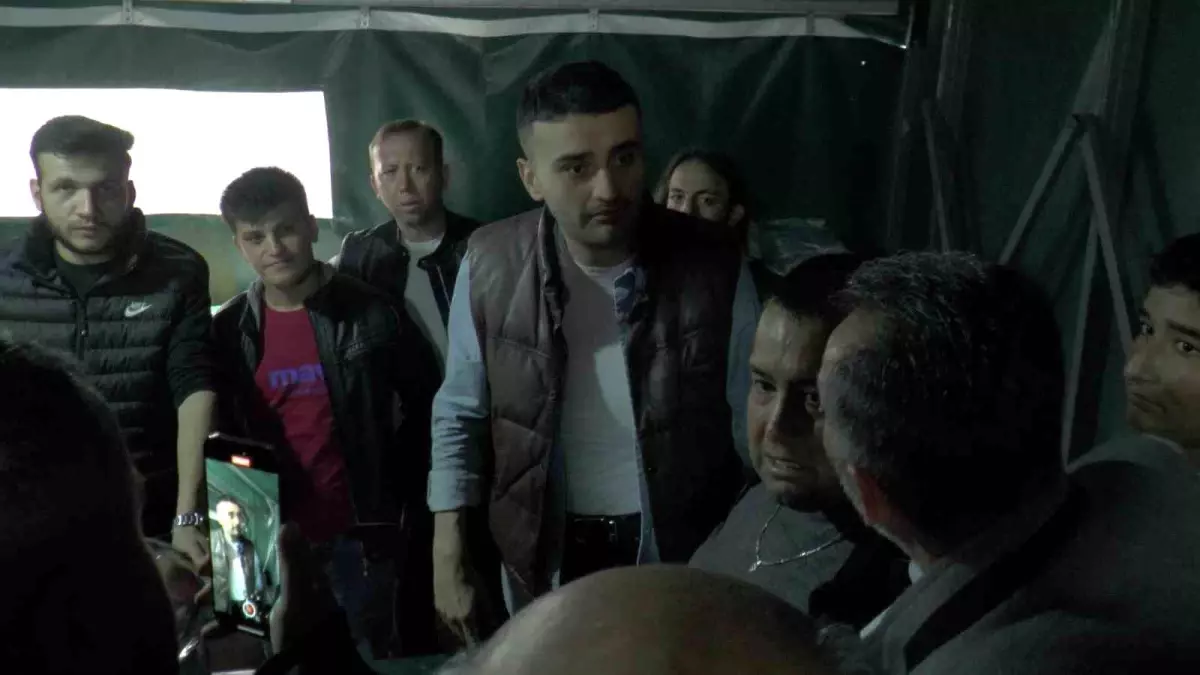 CZN Burak, Yürüyen Adam'ın Taziyesine Katıldı