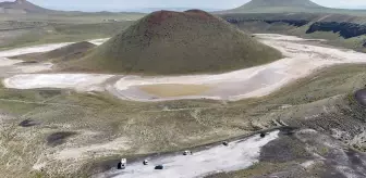 Dünyanın nazar boncuğu Meke Gölü turistlerin ilgi odağı