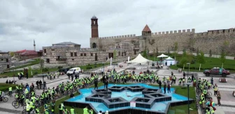 Yeşilay'ın Geleneksel Bisiklet Turu Erzurum'da Renkli Görüntüler Oluşturdu