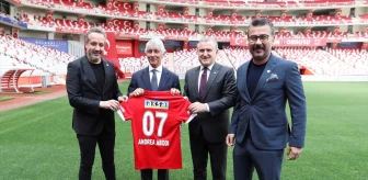 Gençlik ve Spor Bakanı Osman Aşkın Bak, İtalya Spor ve Gençlik Bakanı Andrea Abodi ile Antalyaspor'u ziyaret etti
