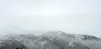 Kahramanmaraş'ın Andırın ve Göksun ilçelerinde kar yağışı