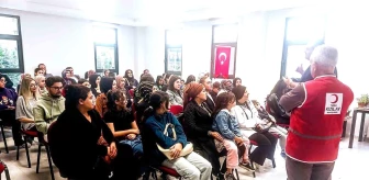 Kızılay Talas Şube Başkanı Ünal Yüksel'den öğrencilere burs yardımı
