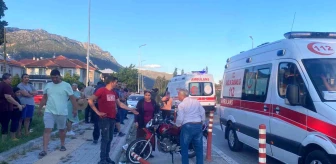 Muğla'da motosiklet ile otomobil çarpıştı: 2 yaralı