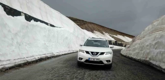 Bitlis Nemrut Dağı'nda Hala Kar Tünelleri Bulunuyor