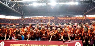 Galatasaray Kadın Futbol Takımı Şampiyonluğu Kutladı