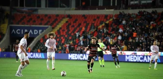 Gaziantep FK - Hatayspor Maçı İlk Yarıda Berabere Sonuçlandı