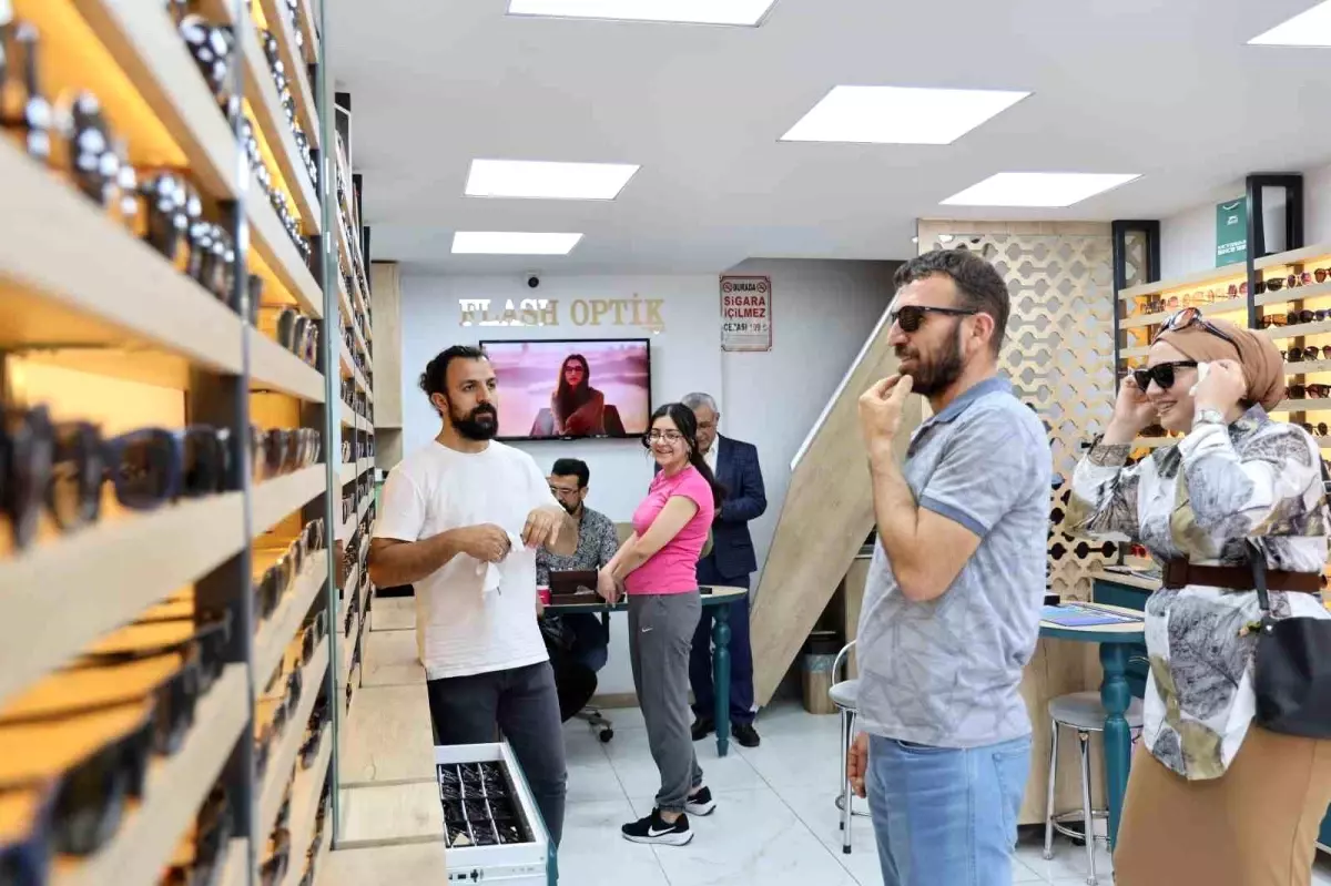 Diyarbakır'da Uzmanlar, Gözlük Tercihinde Dikkat Edilmesi Gerektiğini Vurguladı