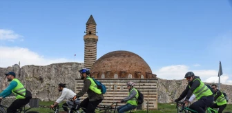 Van ve Hakkari'de 11. Yeşilay Bisiklet Turu düzenlendi