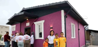 Depremde enkaz altındaki aileye ev yapıldı