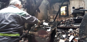 Bolu'da çıkan yangında ev ve eşyalar kullanılamaz hale geldi, ancak köpekler zarar görmedi
