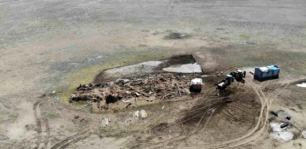 Aksaray'da Şiddetli Yağış Sonucu Mandıra Çöktü