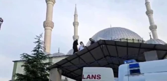 Adana'da camideki tadilat sırasında işçi yaralandı