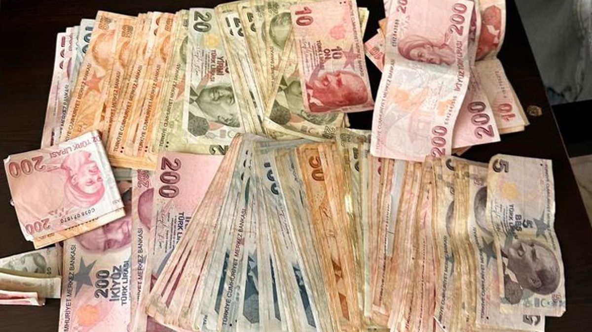 'Hastaneye gideceğim' diye vatandaşlardan para isteyen dilencinin üzerinden 23 bin TL çıktı