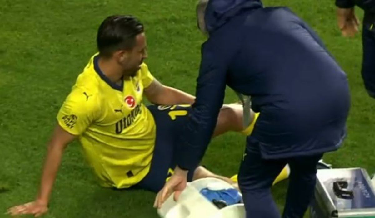 İrfan Can Kahveci sakatlandı mı, kaç maç yok?