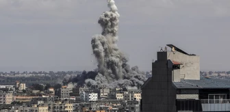 İsrail Refah'a havadan saldırdı! Filistinliler göçe başladı