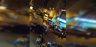 İstanbul'da sokakta yumruklu kavgalar kamerada: Kadın aldığı darbeyle yere düştü