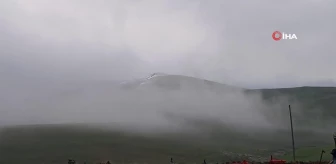Kars'ta Dumanlı Dağı'nın zirvesine kar yağdı