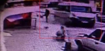 Eyüpsultan'da Alkollü Minibüs Kazası: Yaya Kıl Payı Kurtuldu, Kadın Darp Edildi