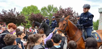 Eskişehir'de Atlı Jandarma Takımları Halkın Yoğun İlgiyle Karşılandı