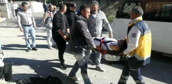 Isparta'da öğrenci servis minibüsü ile ehliyetsiz çocuğun motosikleti çarpıştı: 2 yaralı