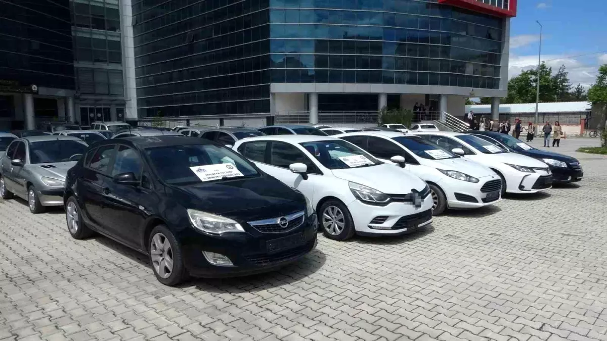 Malatya'da ağır hasarlı araçların şasi ve motor numaralarını değiştiren 11 kişi gözaltına alındı