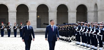 Çin Cumhurbaşkanı Xi Jinping Paris'te karşılandı