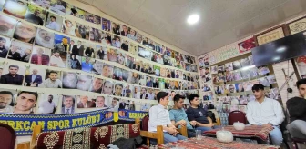 Adıyaman'da Çay Ocağının Duvarları Deprem Şehitlerinin Fotoğraflarıyla Kaplandı