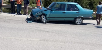 Burdur-Antalya kara yolunda kavşakta kaza: 1 kişi yaralandı