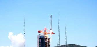 Çin'in Uzun Yürüyüş-6C Roketi Uzaya Dört Uydu Yerleştirdi