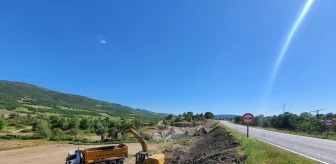 Demirci ile Salihli arasındaki kara yolunun yenilenmesi çalışmaları devam ediyor