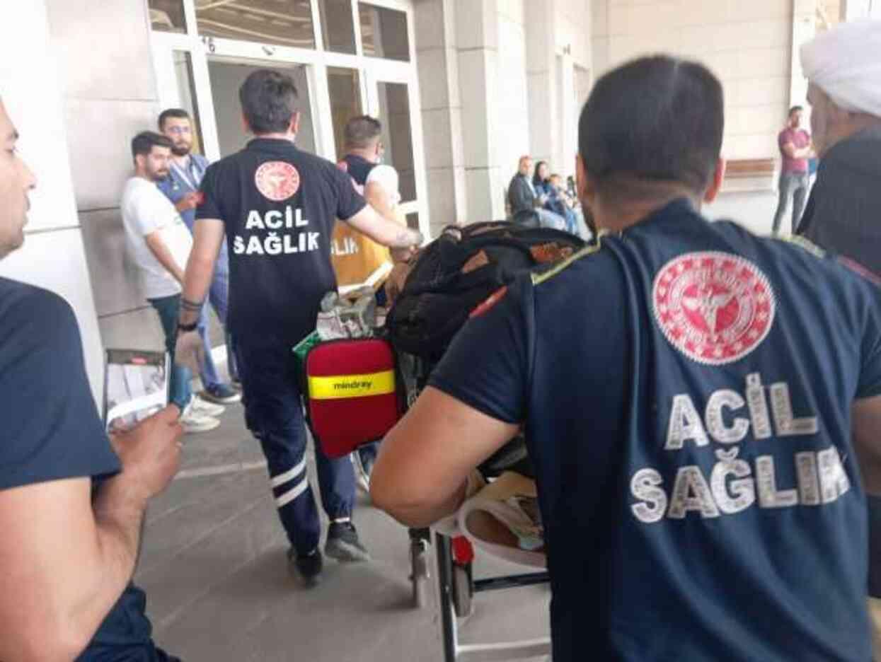 Düğünü kana bulayan kutlama! Gelinin duvağını topladığı sırada maganda kurşunuyla ağır yaralandı Düğünü kana bulayan kutlama! Gelinin duvağını topladığı sırada maganda kurşunuyla ağır yaralandı