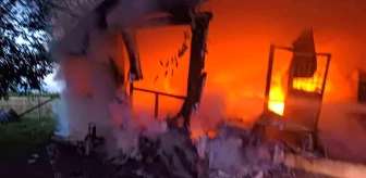 Hatay'ın Erzin ilçesinde çıkan baraka yangını söndürüldü