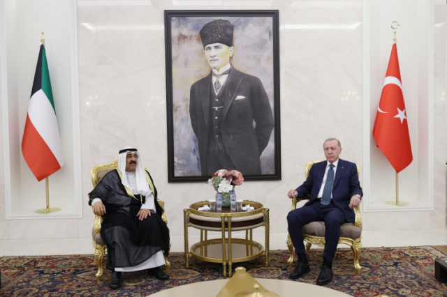 Kuveyt Emiri Türkiye'de! Cumhurbaşkanı Erdoğan havalimanında karşıladı