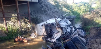 Lüleburgaz'da köprüden düşen beton mikseri yandı, sürücü yaralandı