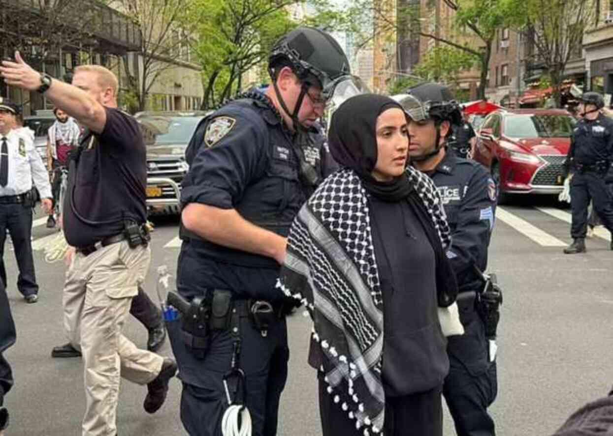 New York'ta Filistin yanlısı protestocular, Met Gala etkinliğinin yapıldığı salona yürümek istedi New York'ta Filistin yanlısı protestocular, Met Gala etkinliğinin yapıldığı salona yürümek istedi
