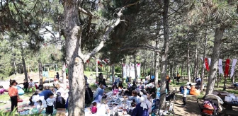 Sultangazi Belediyesi Anneler Günü'nde Şehir Ormanı'nda Anne Çocuk Pikniği Düzenledi