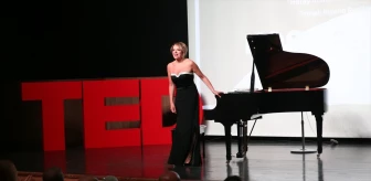 Ünlü piyanist Rüya Taner, Hatay'ın Küllerinden Doğuşu adlı piyano dinletisi sundu
