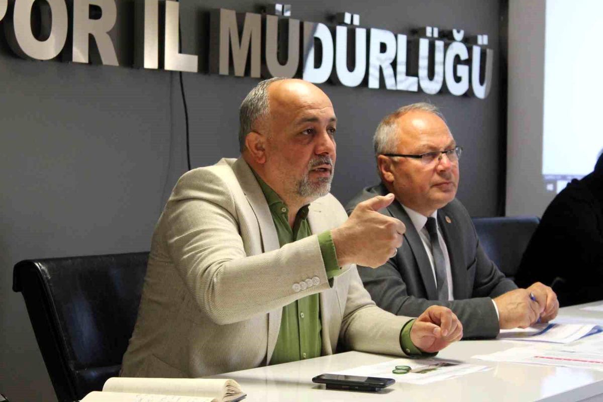 Afyonkarahisar Gençlik ve Spor İl Müdürü İsmail Hakkı Kasapoğlu Antrenörlerle Toplantı Yaptı