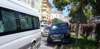 Alanya'da dört aracın karıştığı trafik kazası