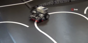 Depremzede öğrenciler kendi tasarladıkları robotlarla yarıştılar