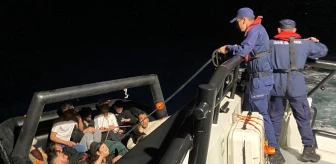 İzmir'de Yunanistan unsurları tarafından geri itilen göçmenler kurtarıldı
