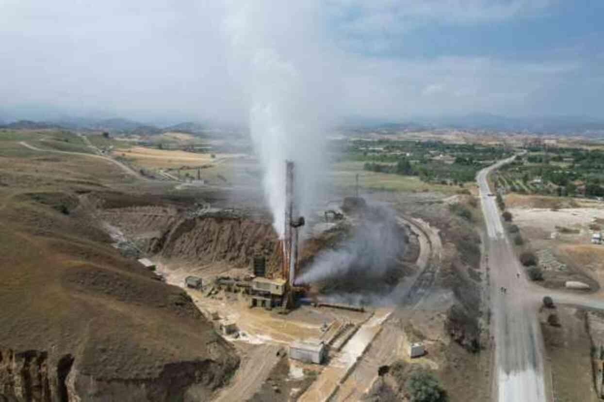 Jeotermal tesis sondajında 9 gündür peş peşe patlama