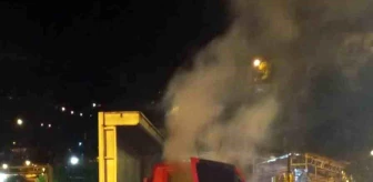 Zonguldak'ta Sanayi Sitesinde Araç Yangını