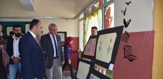 Kaymakam Abdullah Yüksel, öğrencilerin ebru sanatı sergisini ziyaret etti