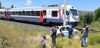 Manisa'da tren kazası: Otomobil sürücüsü hayatını kaybetti